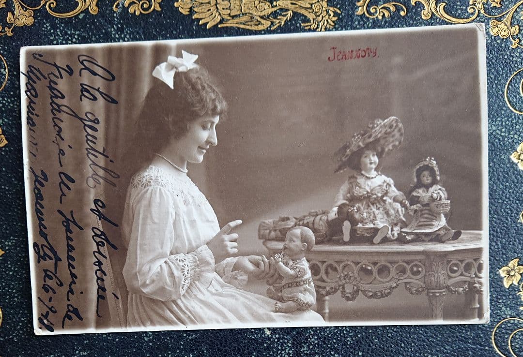 アンティーク ポストカード 少女と人形 - メルカリ