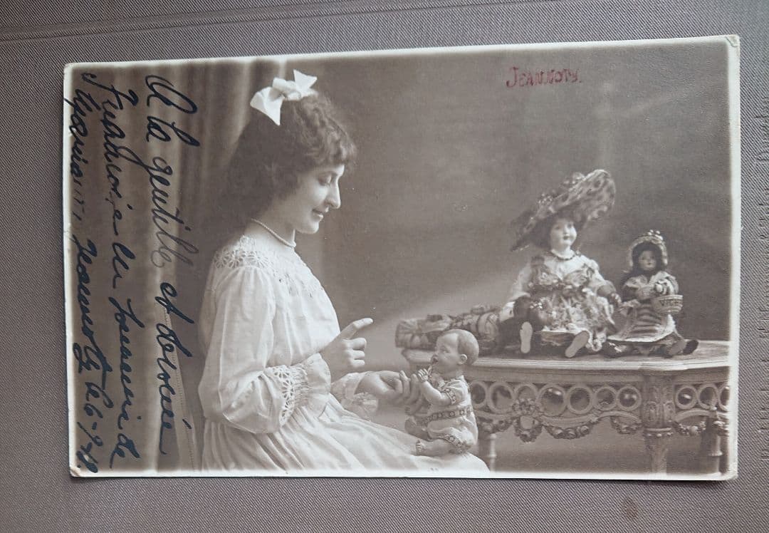 アンティーク ポストカード 少女と人形 - メルカリ