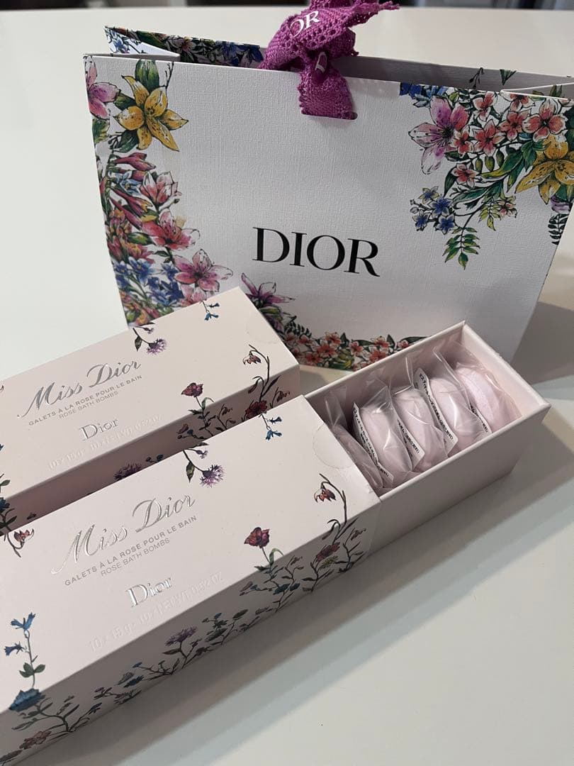 ミス ディオール ローズ バスボム (限定品) 2点セット 試してみた】Dior ミス ディオール ローズ バスボムのリアルな口コミ
