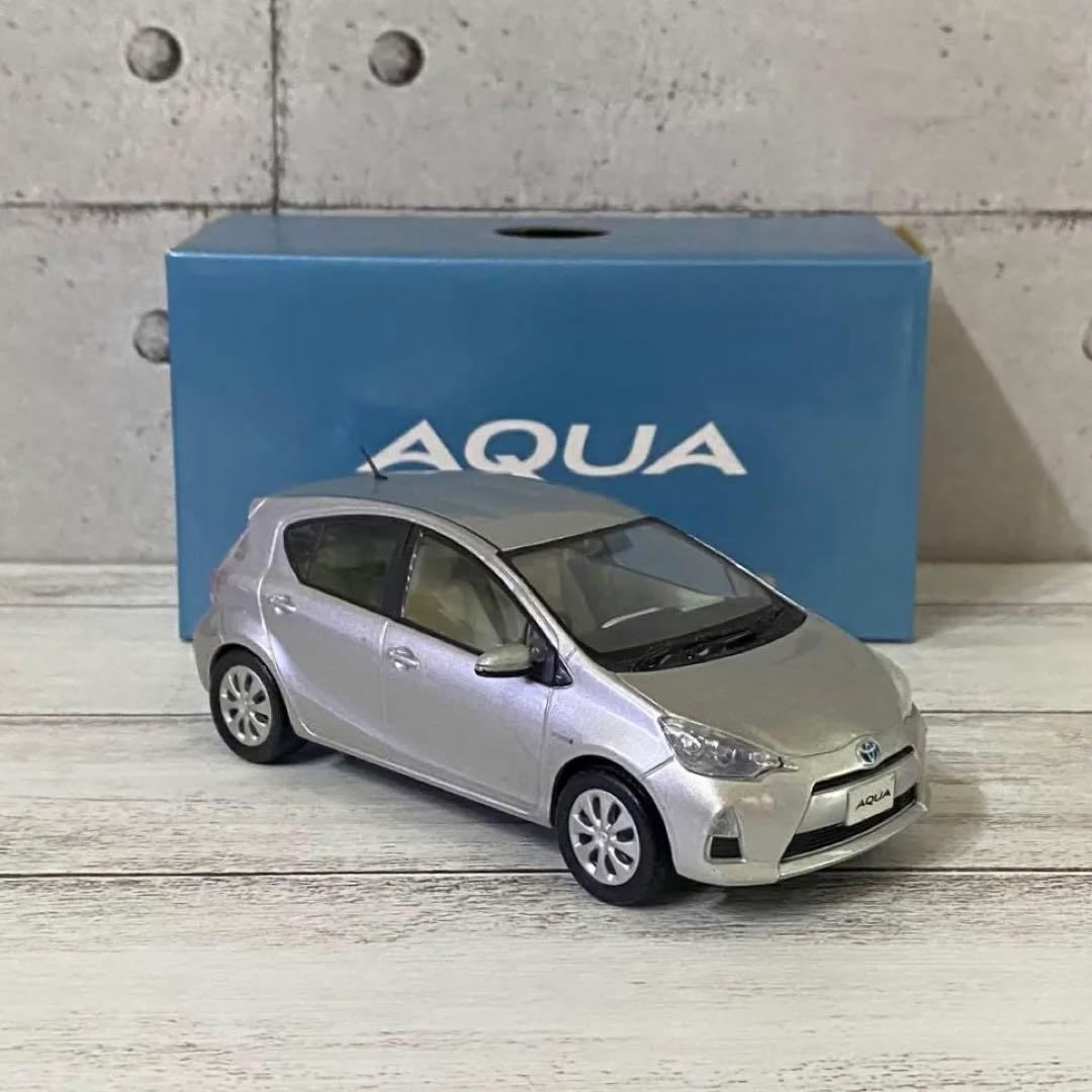 TOYOTA AQUA トヨタ 初代アクア ミニカー カラーサンプル シルバー