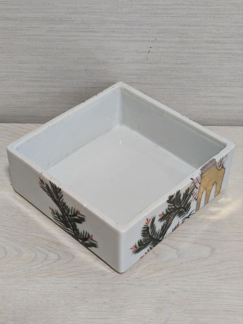 骨董品 大正ロマン 蓋付き四段重 陶器製 金彩松竹梅と旭日鶴