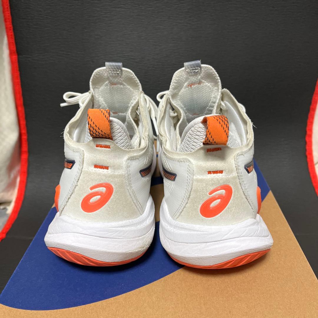 ASICS メタライズ 2バレーボールシューズ ホワイト/オレンジ　26.5cm