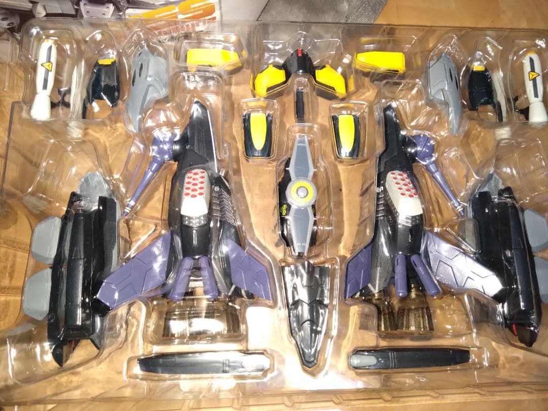 DX超合金　マクロス 超合金　アーマード　リバイバルver　VF-25S