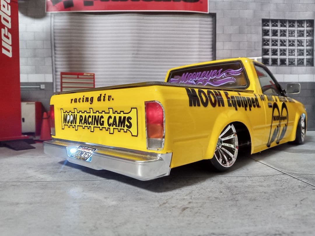ストリートジャム製 トヨタ ハイラックス80 トラッキン ムーンアイズ