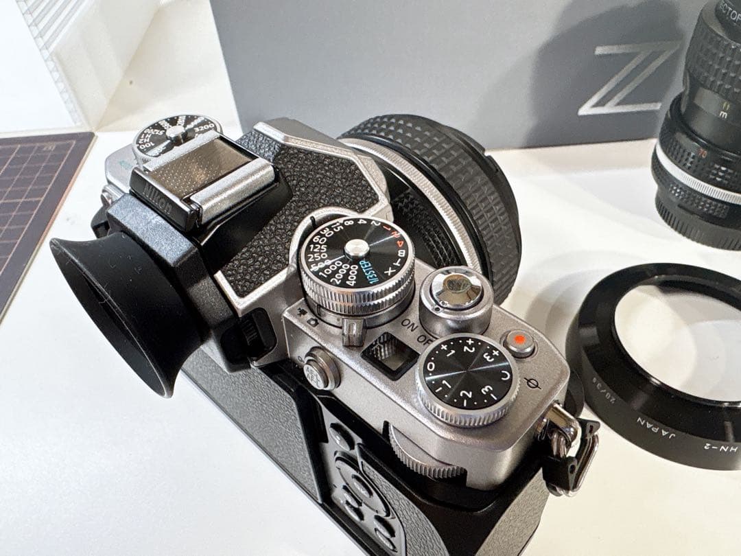 Nikon Zfc シルバー (オールドレンズとレンズマウンターは含みません)