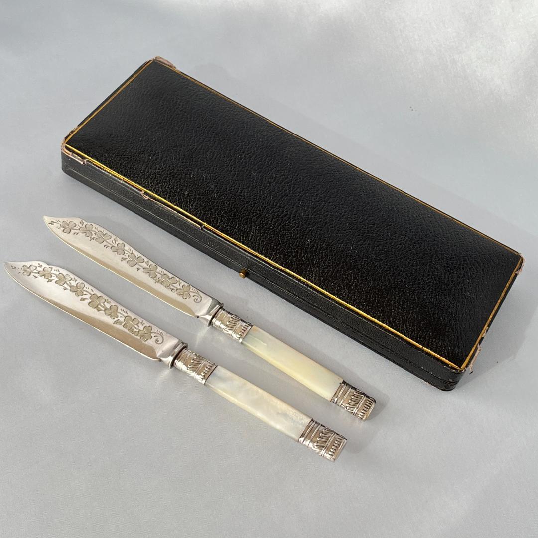 英国】【白蝶貝】クローバーのバタースプレットセット2本