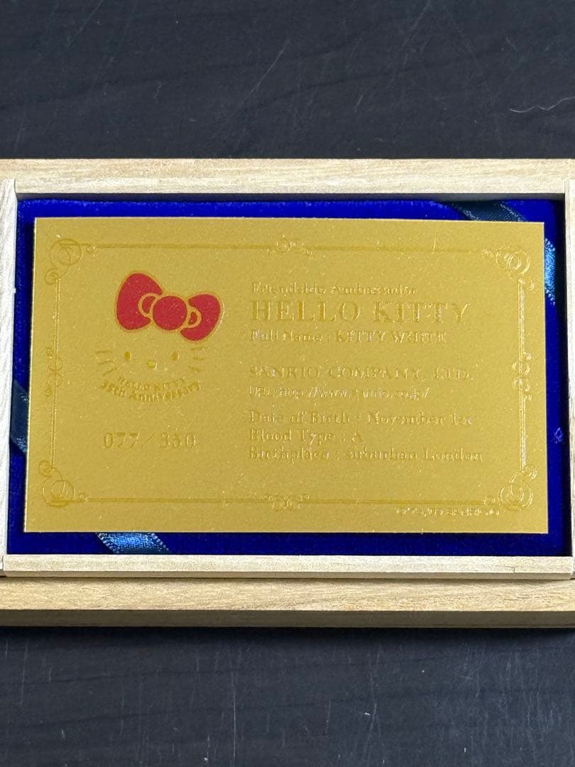 ハローキティ35周年記念 純金1g名刺カード ラッキーナンバー77
