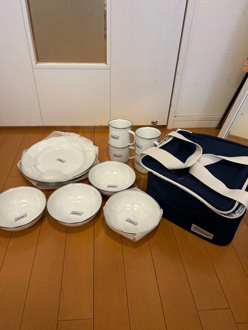Colemanアウトドア食器セット ホワイト ネイビー Colemanアウトドア食器セット ホワイト ネイビー Colemanアウトドア
