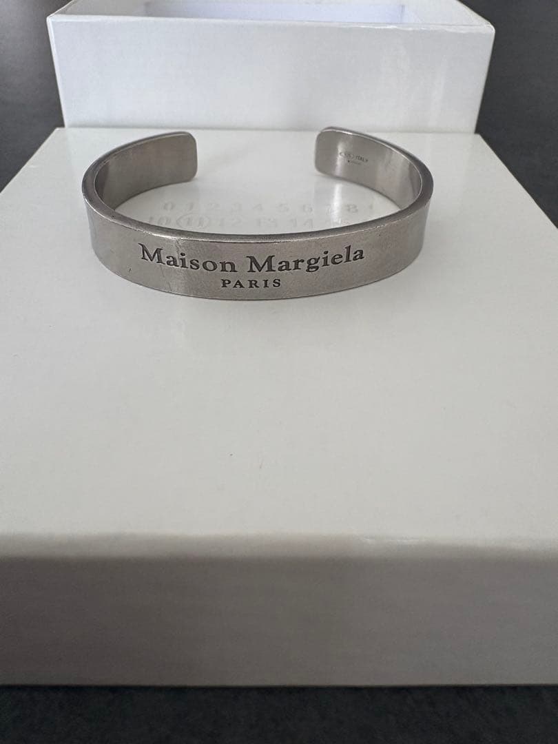 メゾンマルジェラ ロゴブレスレット Maison Margiela - メルカリ