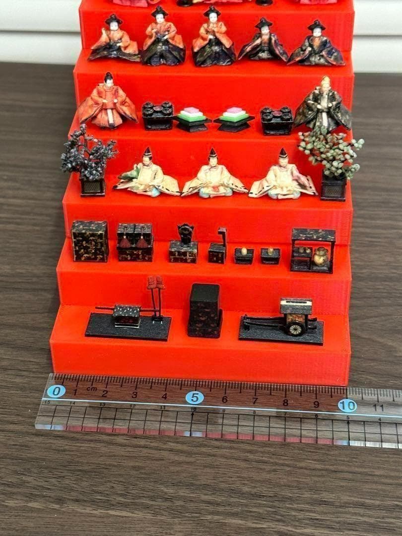 ミニチュア★ひな人形7段飾り★フィギュア★1/64★リーメントに★ドールハウスに