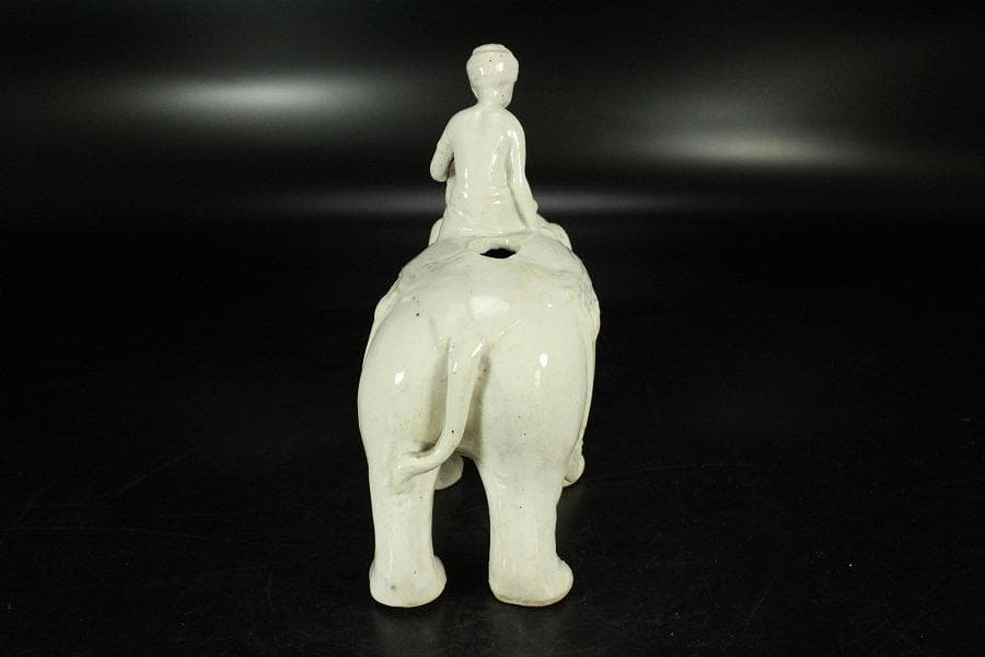 白磁 象乗 置物(K-LC875) - メルカリ