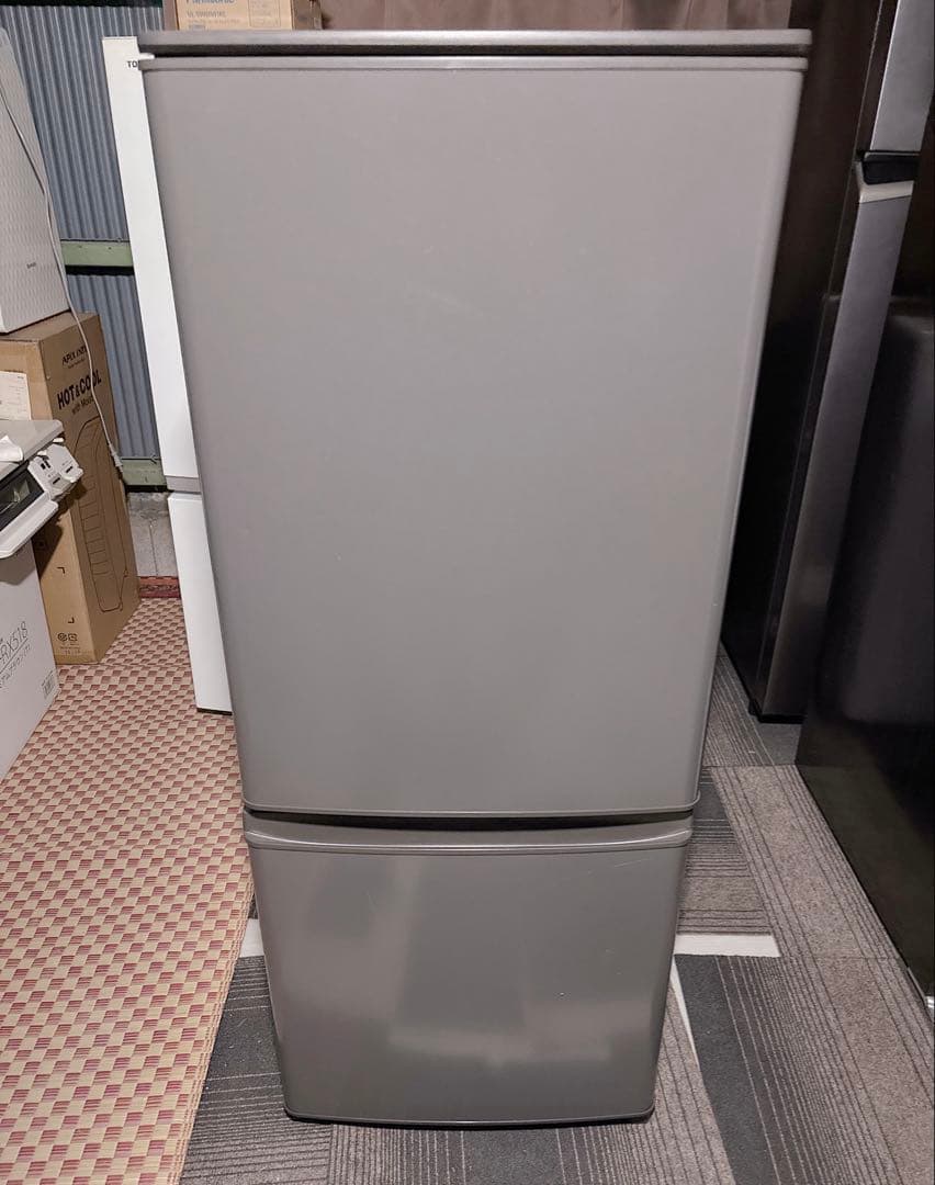 三菱2ドア冷蔵庫 MR-P15F-H 【大阪府内配送・設置無料✨】 冷蔵庫 Pシリーズ マットチャコール MR-P15F-H [146L /2ドア /右開き
