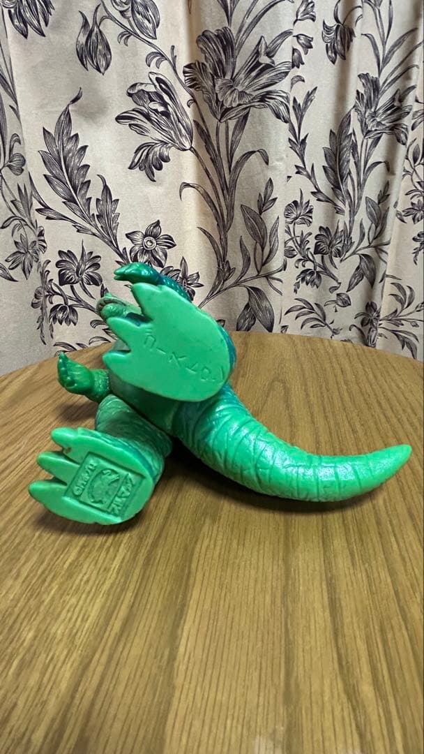 ゴーストロン　帰ってきたウルトラマン　ソフビ　フィギュア