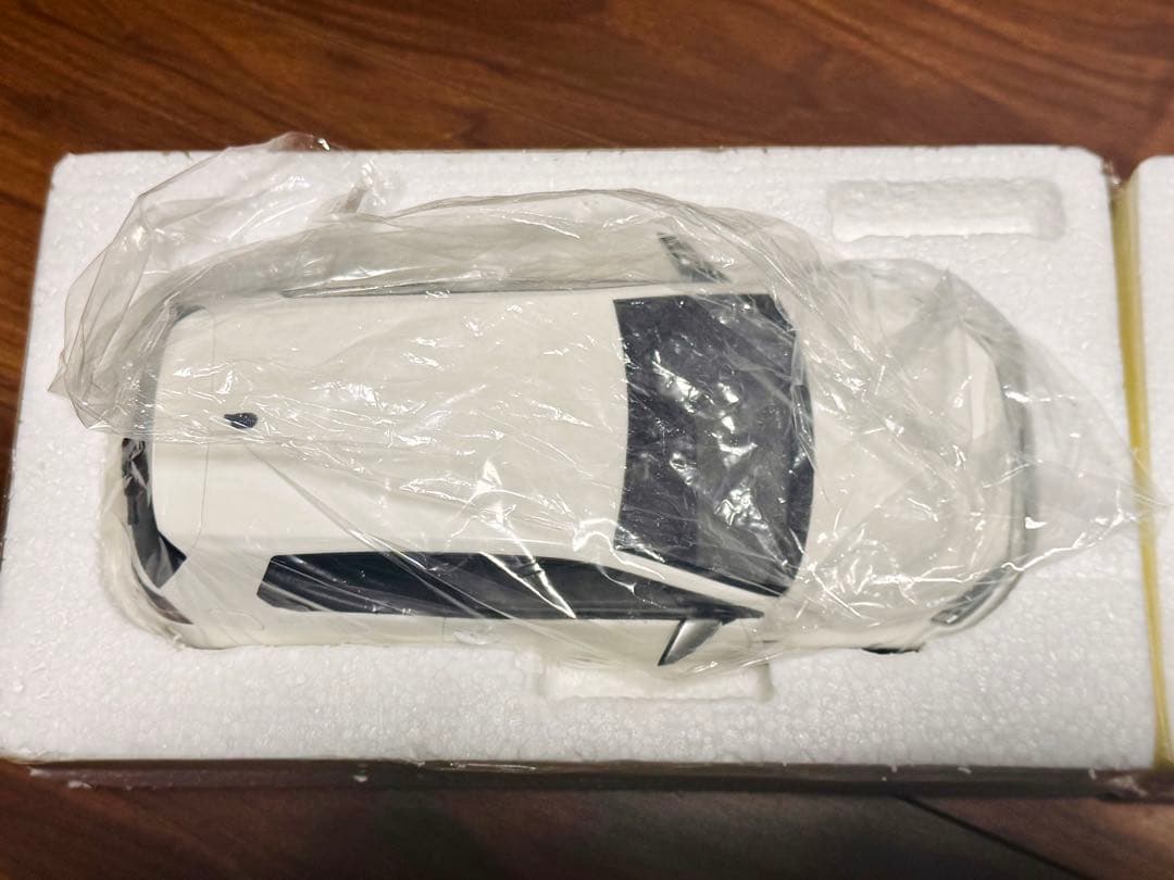 【VW Golf R】 Otto モデルカー 1/18