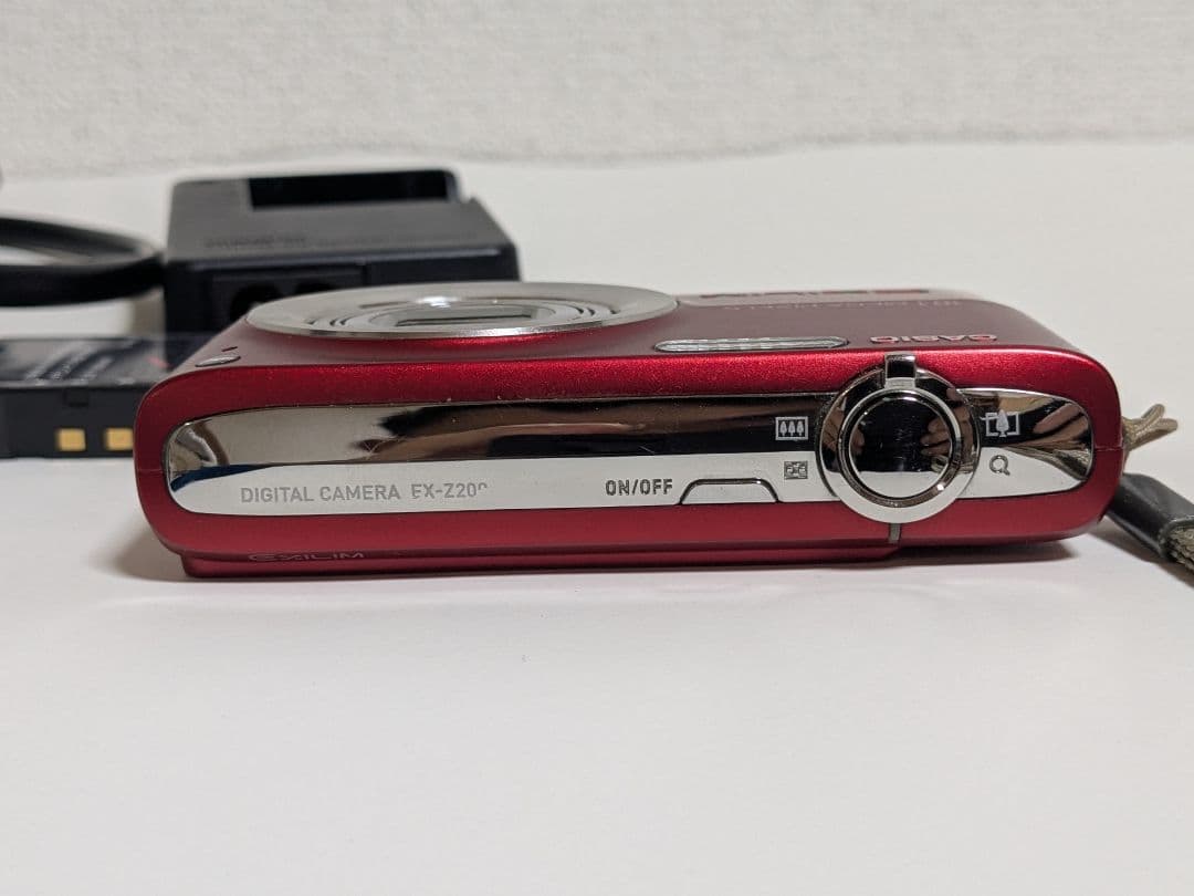 CASIO EXILIM EX-Z200 赤 CCD オールドコンデジ 充電器付 - メルカリ