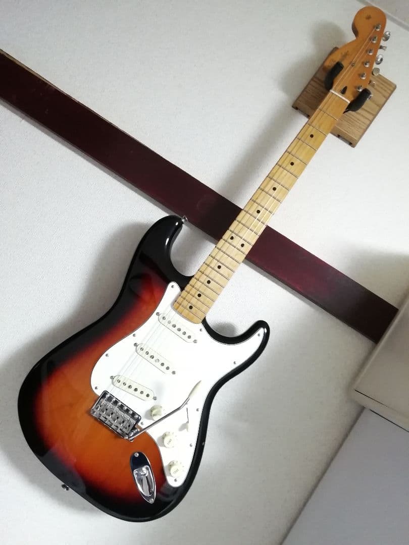 フェンダー　Jimi Hendrix Stratocaster Amazon.com: Fender Jimi Hendrix Stratocaster Electric Guitar, 3