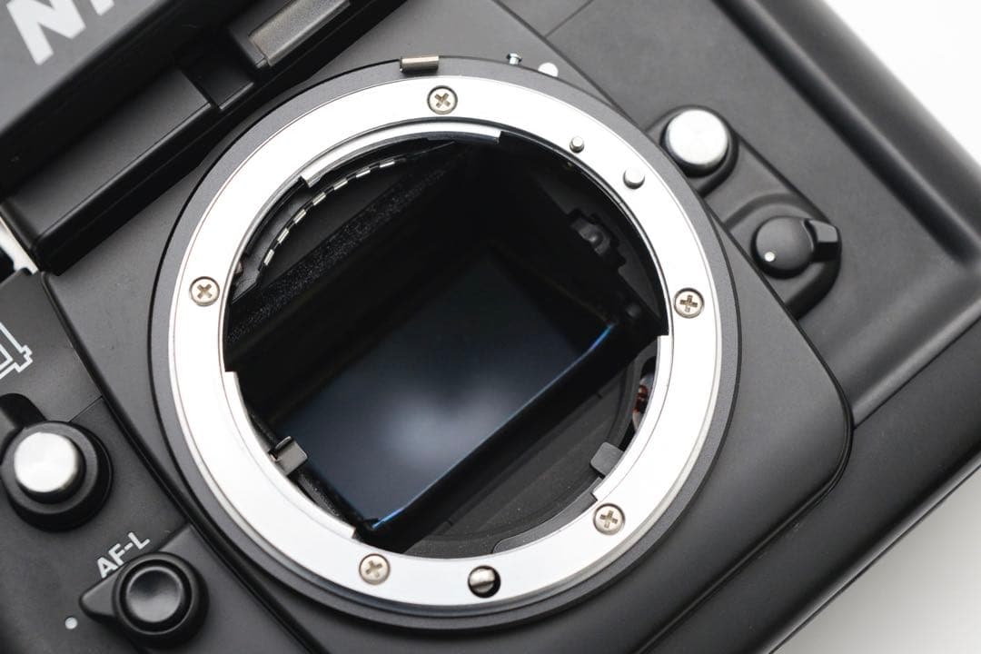 【美品】ニコン Nikon F4 《ストロボ・レンズ4本その他付属品》