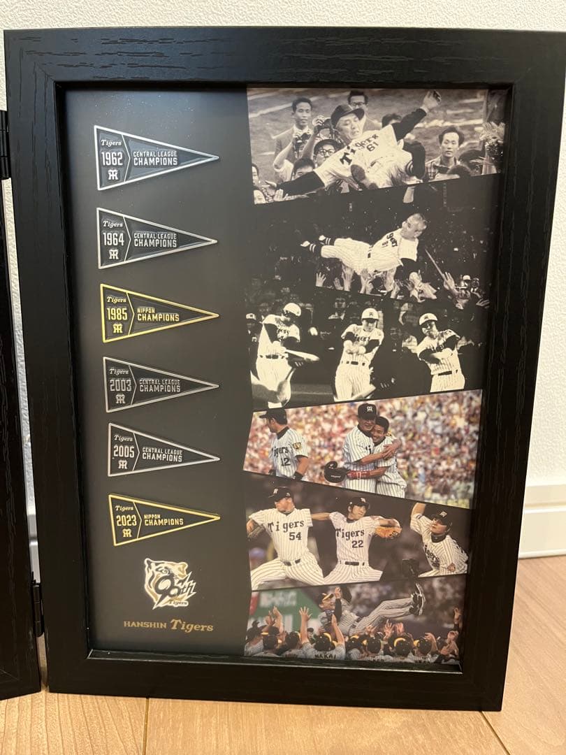 非売品】阪神タイガース 90周年記念 優勝ペナント型ピンバッジセット