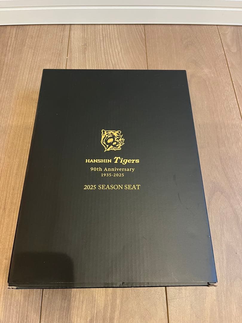 非売品】阪神タイガース 90周年記念 優勝ペナント型ピンバッジセット