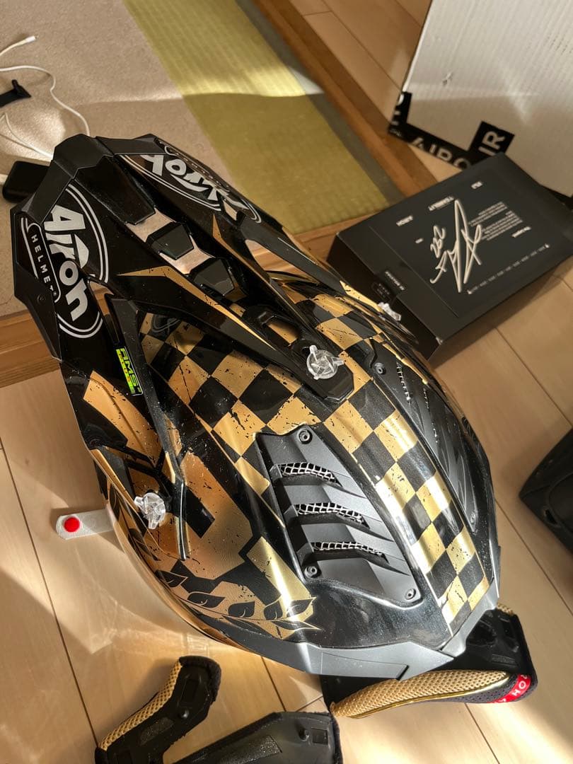 Airoh Aviator 3 TC 222 THE legend - メルカリ