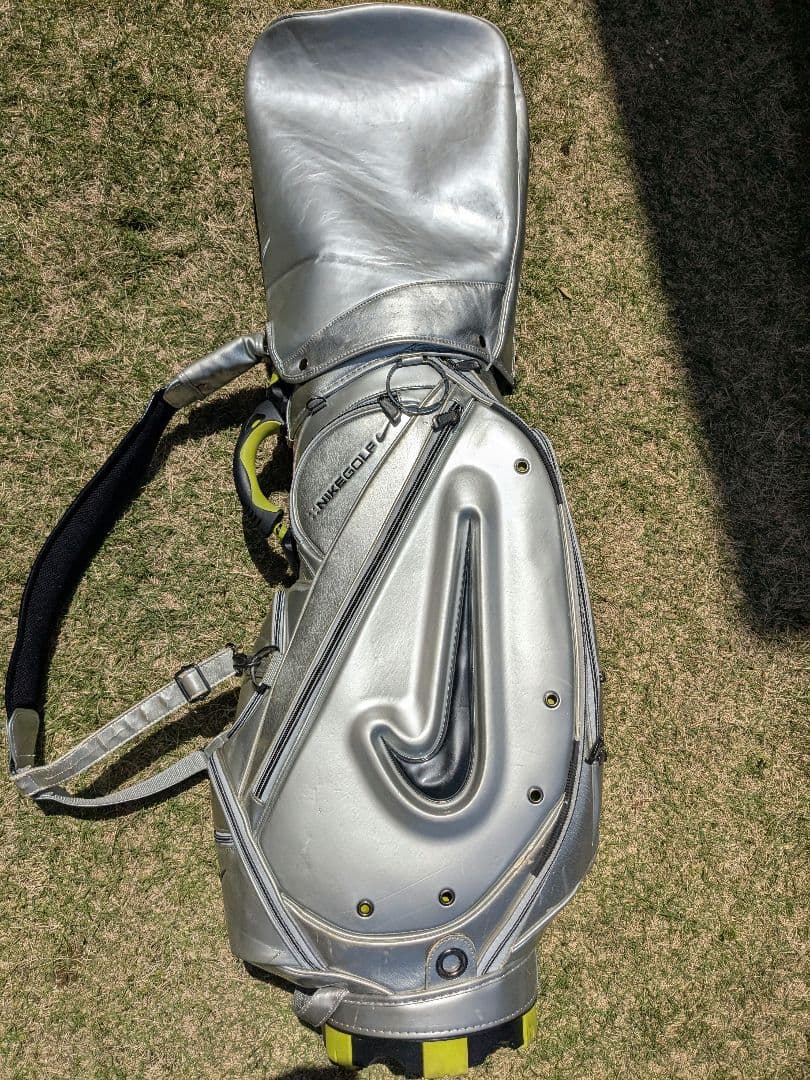 ナイキゴルフ　キャディーバッグ　シルバー　おまけつき 希少 NIKEナイキ キャディバッグブラックシルバー 6分割 9型 ゴルフ