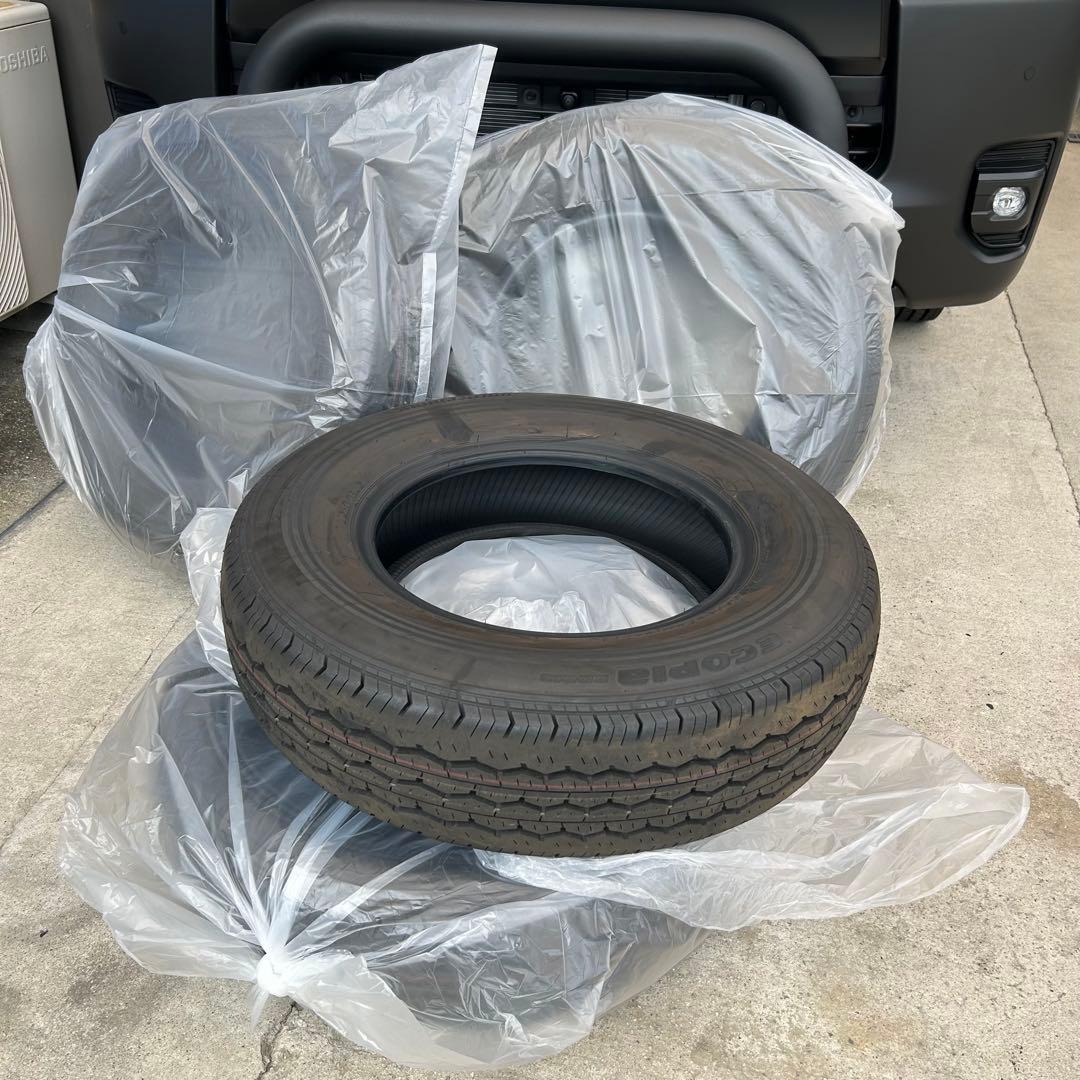 ハイエース 新車外し タイヤ ブリヂストン 2025年製 195/80r15 ①