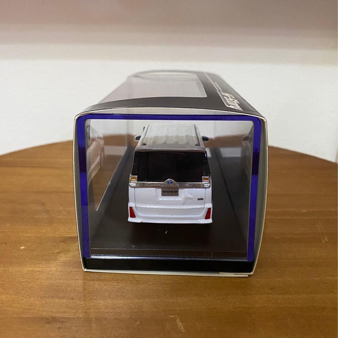 TOYOTA VOXY トヨタ ヴォクシー ミニカー 80系 ホワイト - メルカリ
