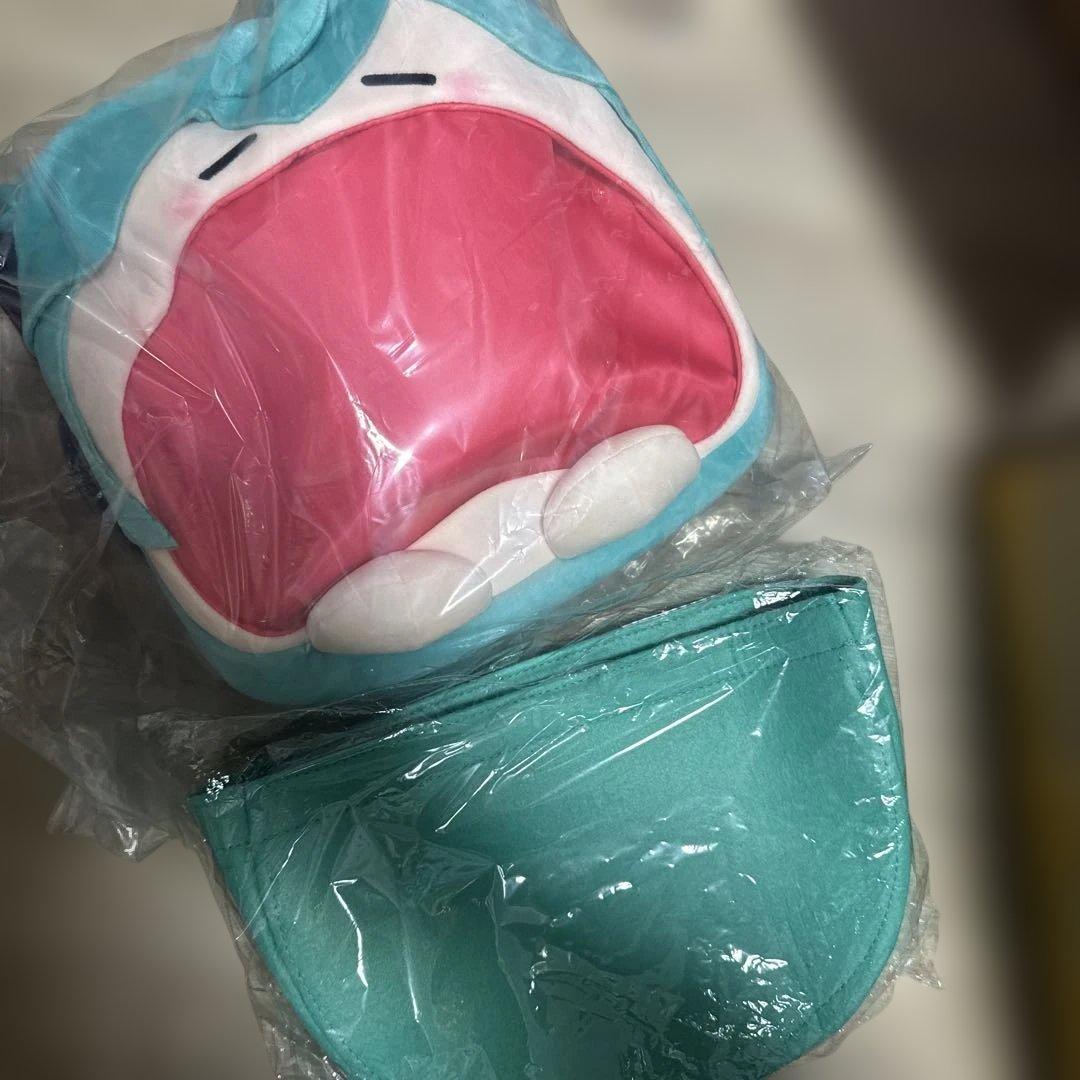 初音ミク　痛バック　数量限定不機嫌不愉快ニュック　カバン　外出バック　2点セット