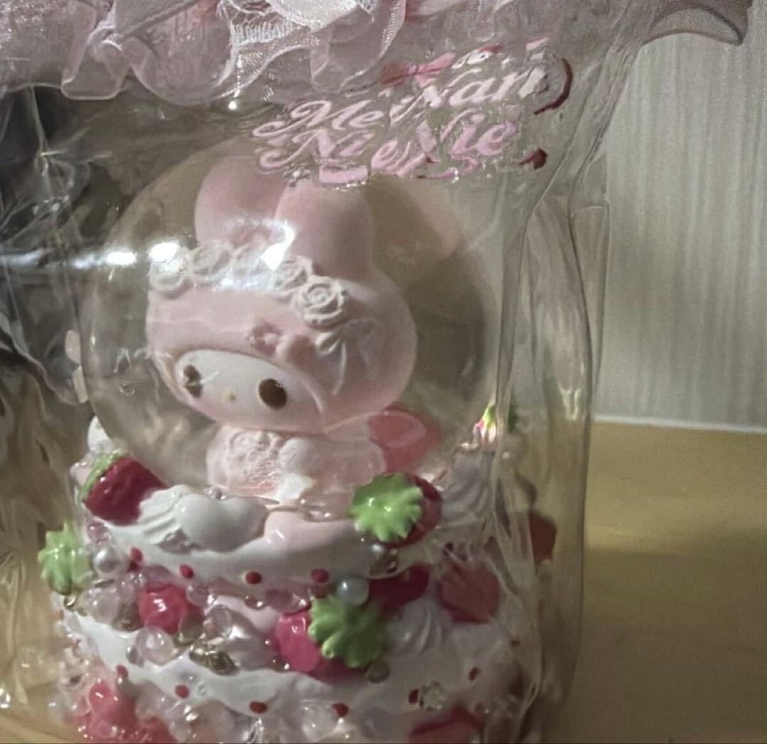 サンリオ　マイメロディ　スノードーム型 スクイーズ