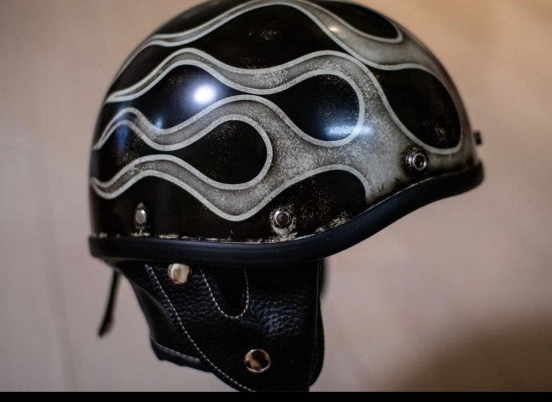 ポリヘル ポリス 黒エイジング白フレア ヘルメット バイク XL - メルカリ