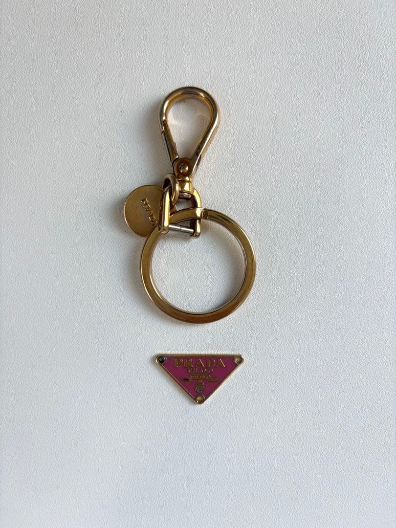 PRADA プラダ キーホルダー／キーリング ピンク三角ロゴプレート付き