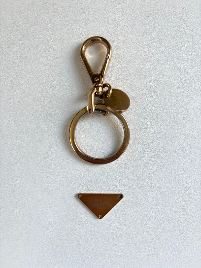 PRADA プラダ キーホルダー／キーリング ピンク三角ロゴプレート付き