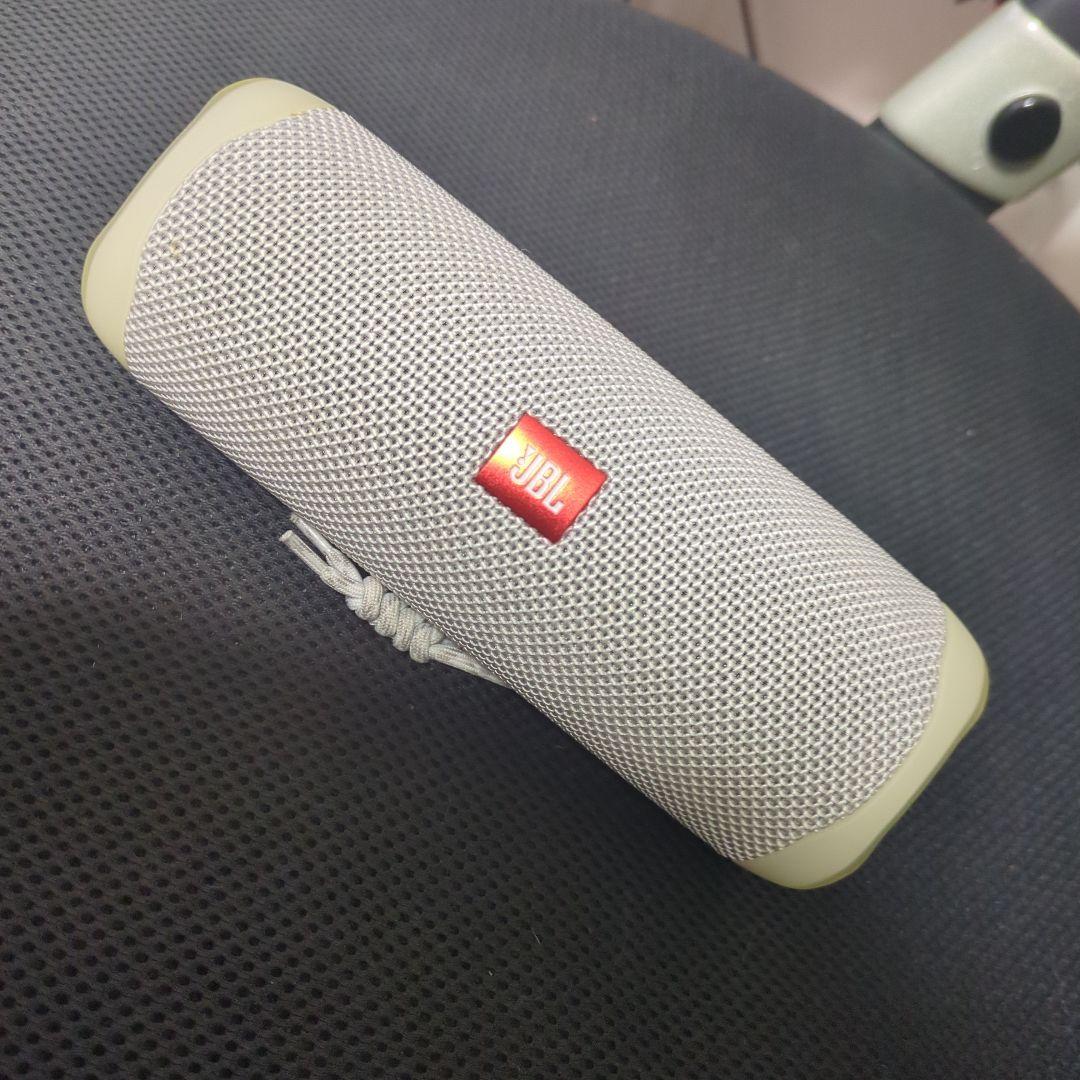 JBL flip5 白 フリップ5 Bluetoothスピーカー - メルカリ
