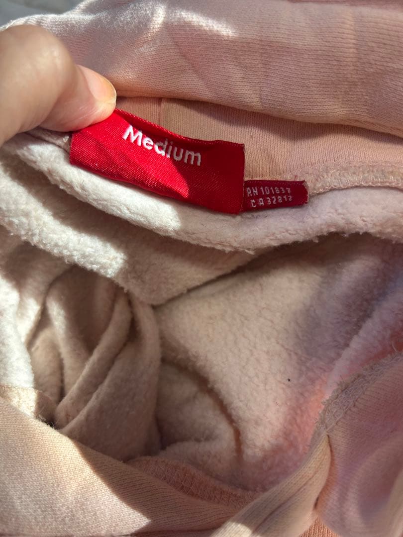 お*い様 Supreme ピンク フード付きパーカー M