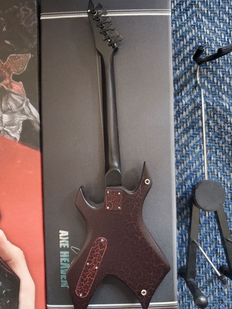 ストレンジャーシングス エディ ギター