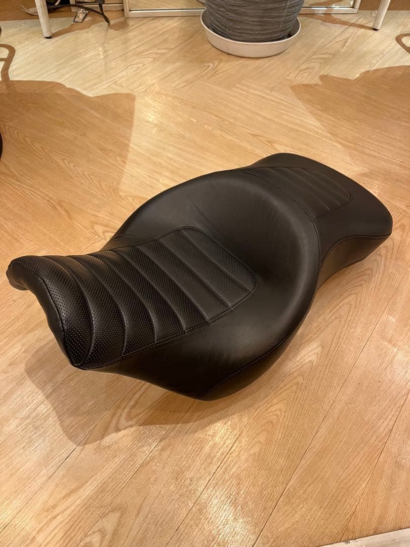 純正】 サンダウナー 2UPシート FXLR、FXLRS、FXLRST、FLSB - メルカリ