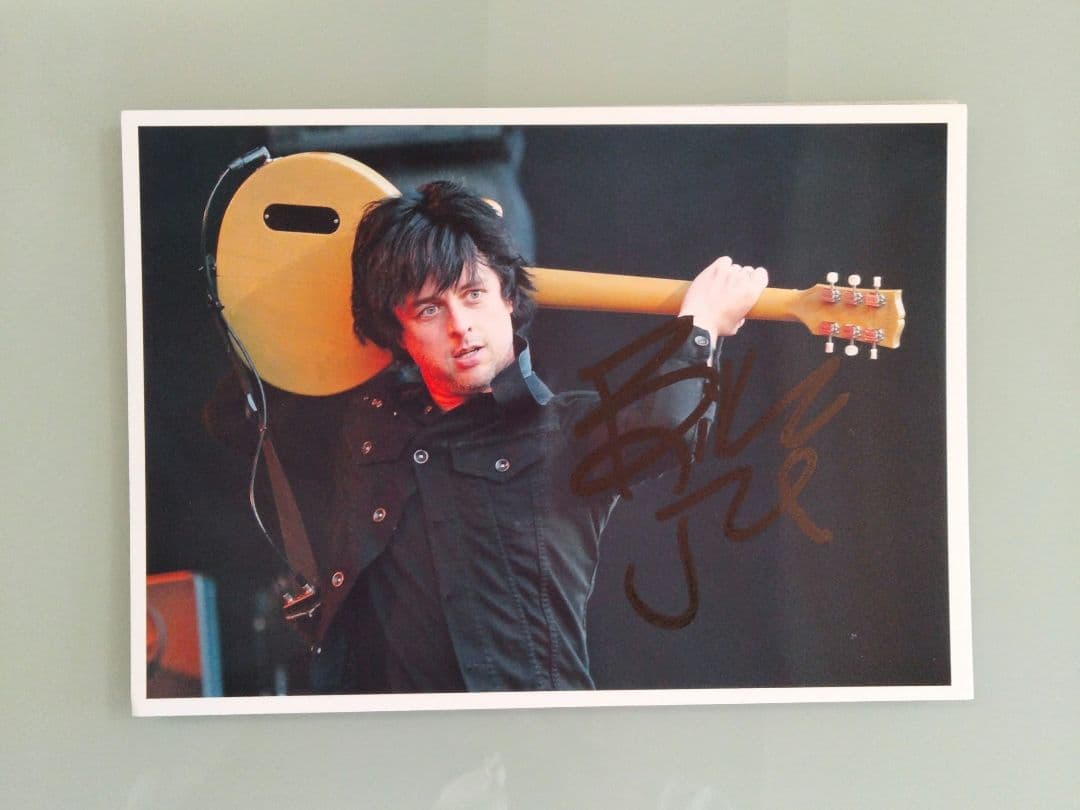 セール中…ビリー・アームストロング直筆サイン入り2Lサイズ写真 グリーン・ディ