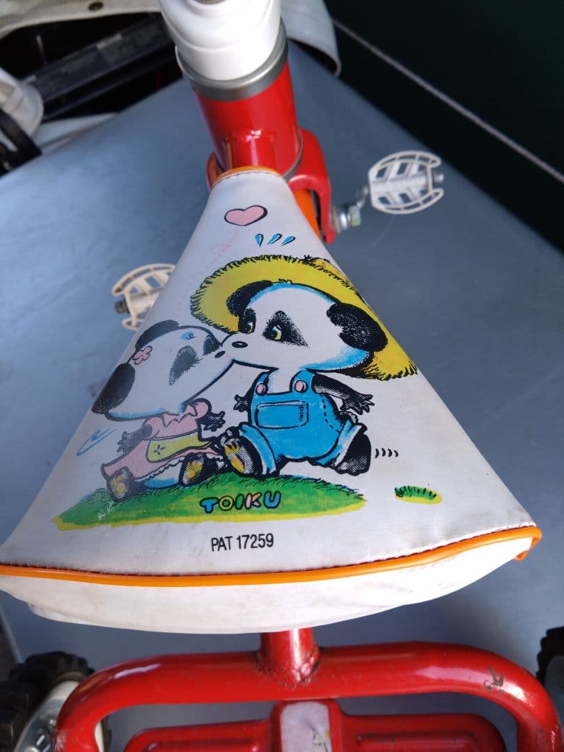 昭和赤いキャラクター付き三輪車