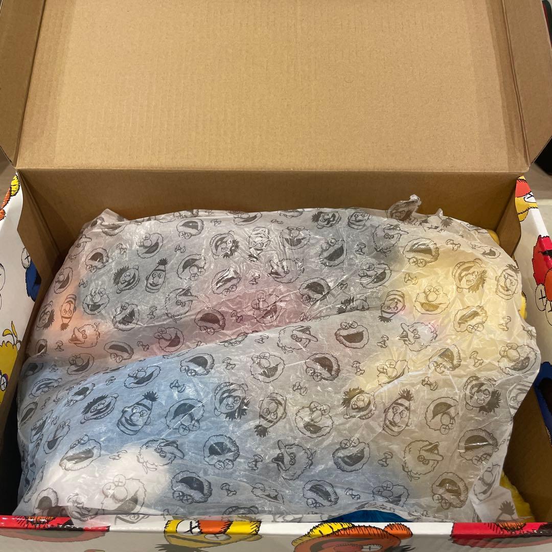 【KAWS×UNIQLO】セサミストリートのぬいぐるみ(BOXセット)タグ付き