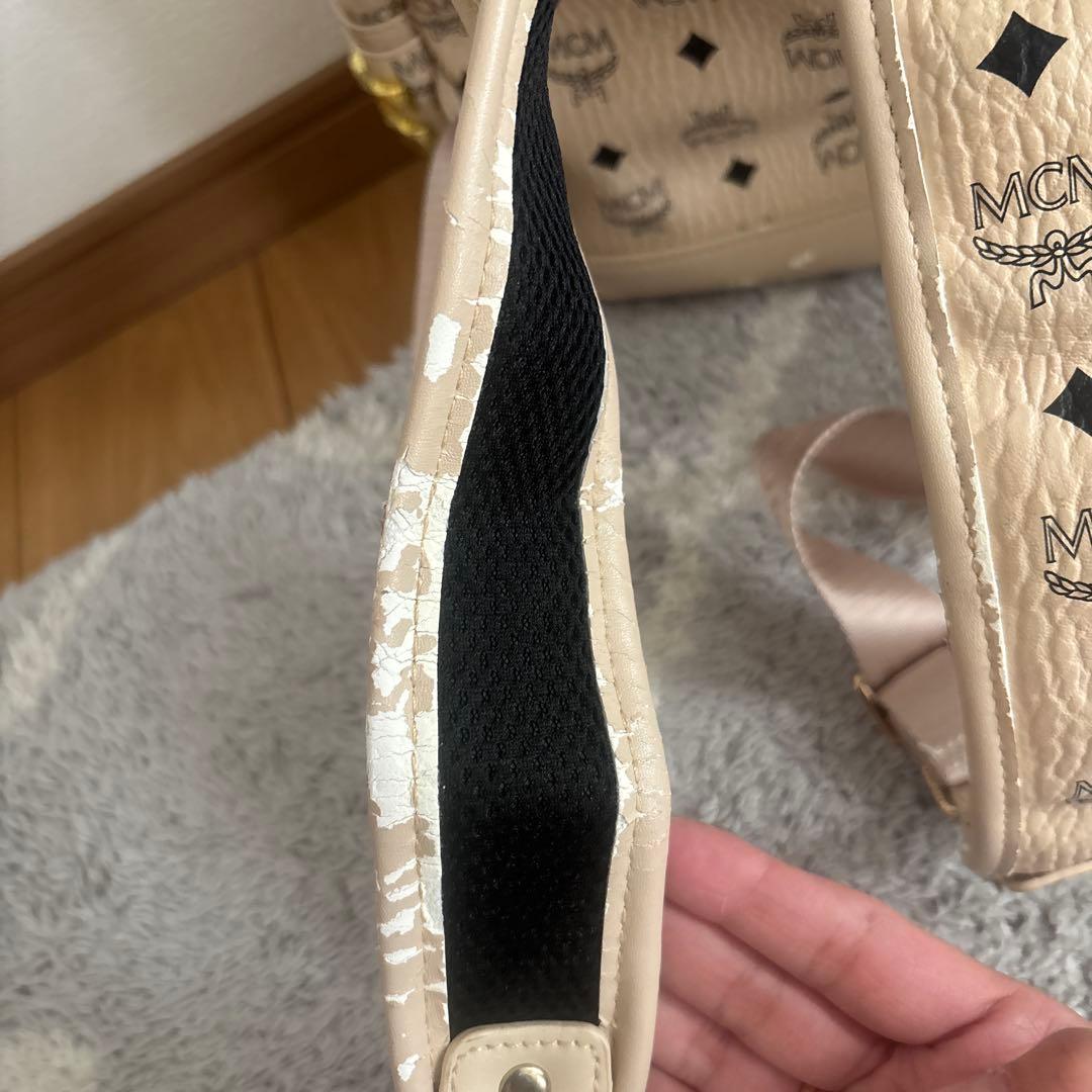 MCM ロゴプリント ベージュバックパック - メルカリ