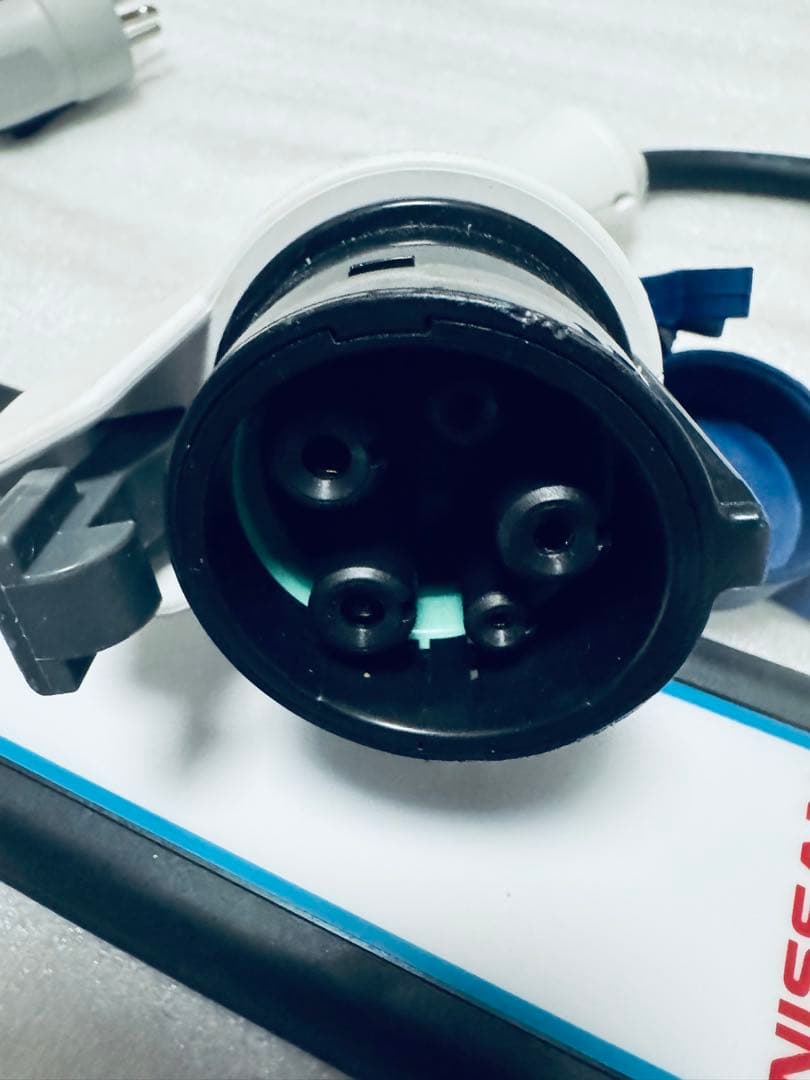 最新型番 日産リーフ充電ケーブル 6WX0A 817 - メルカリ