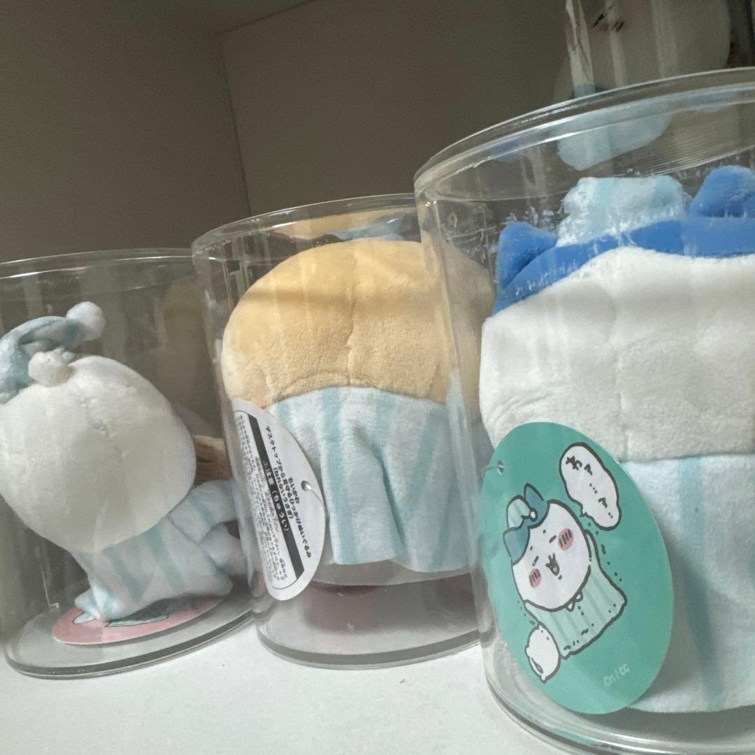 ちいかわ　デスクトップから見守るひっかけぬいぐるみ　ちいかわ　ハチワレ　うさぎ