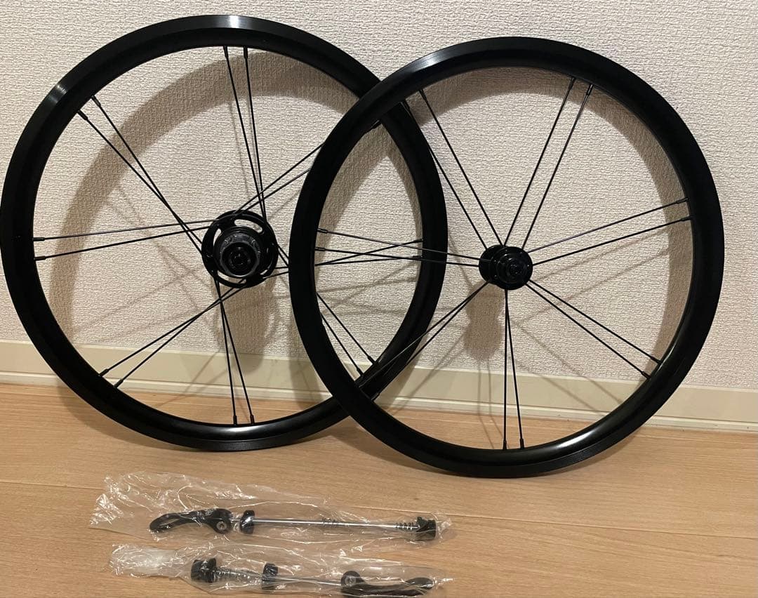 EIOSIX 20インチ(406) 軽量ホイール ブラック シールドべリング EIOSIX 20インチ(406) 軽量ホイール ブラック シールドべリングの通販