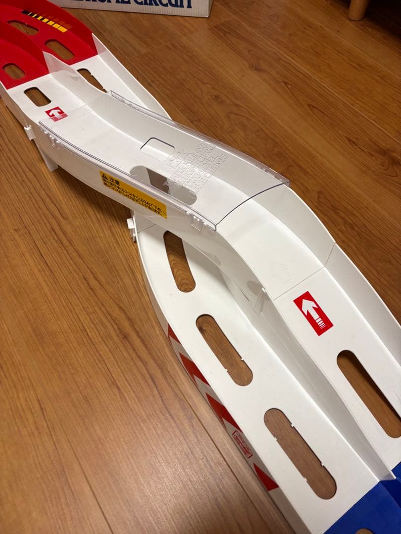 ミニ四駆サーキット 赤・白・青