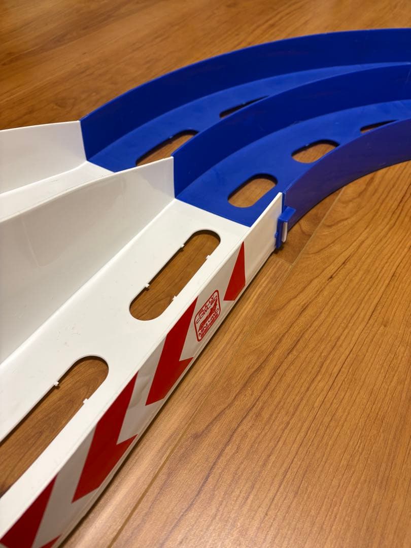 ミニ四駆サーキット 赤・白・青