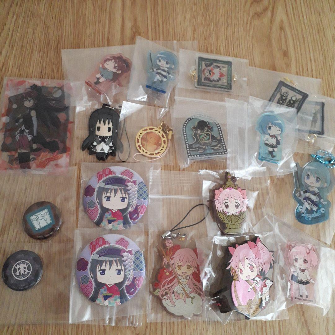 魔法少女まどか☆マギカ　まどマギ　マギレコ　缶バッジ　ストラップなど