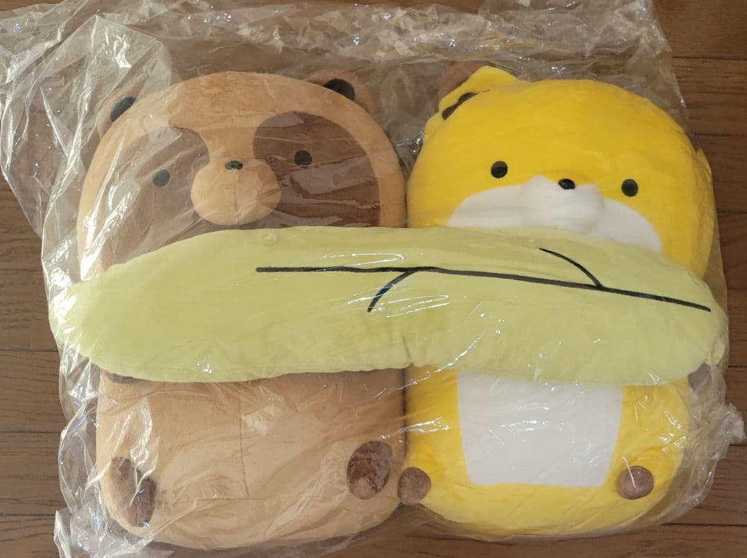 ★新品・未開封★タヌキとキツネ PCクッション