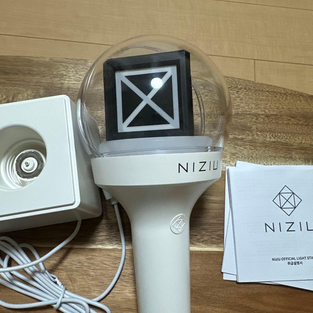 あ*ん様 NiziU 公式ペンライト 2公演使用しました。