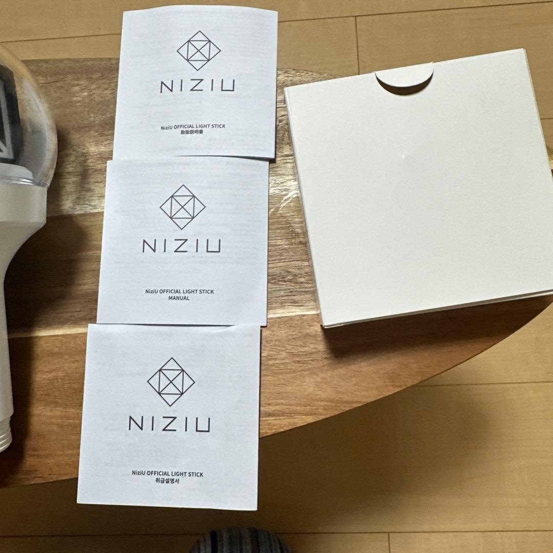 あ*ん様 NiziU 公式ペンライト 2公演使用しました。