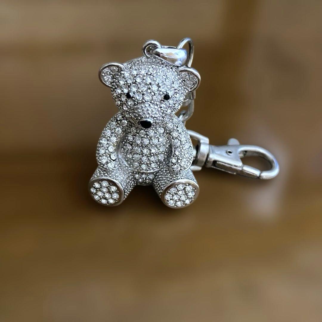 スワロフスキー クマのキーホルダー - メルカリ
